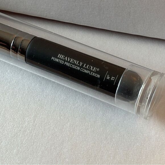 IT Cosmetics Heavenly Luxe Pointed Precision Complexion Brush #11 - Picture 3 of 4